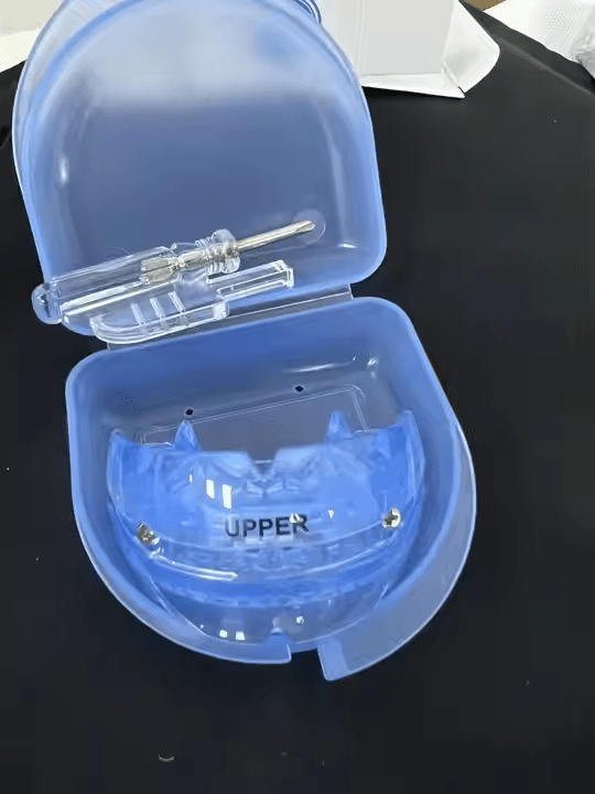 Flexible and adaptable anti - snoring and sleep apnea orthosis - Sccoti